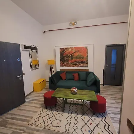 City Home Apartment *